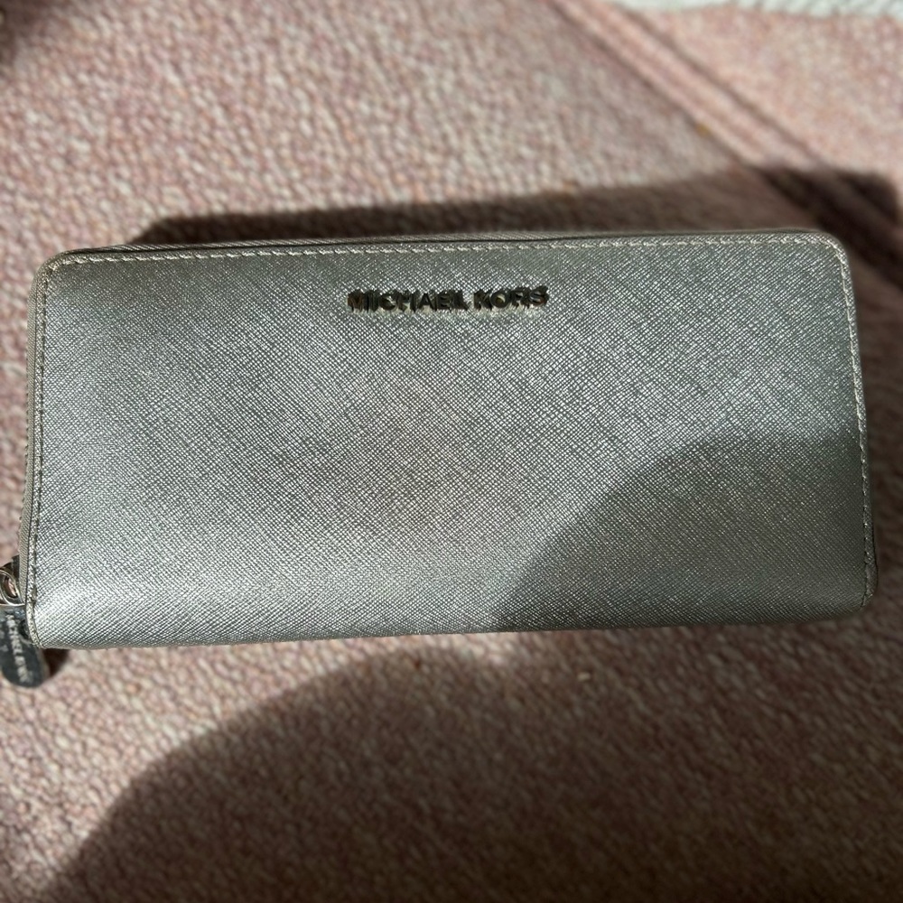 Michael Kors Continental Zip silver Wallet